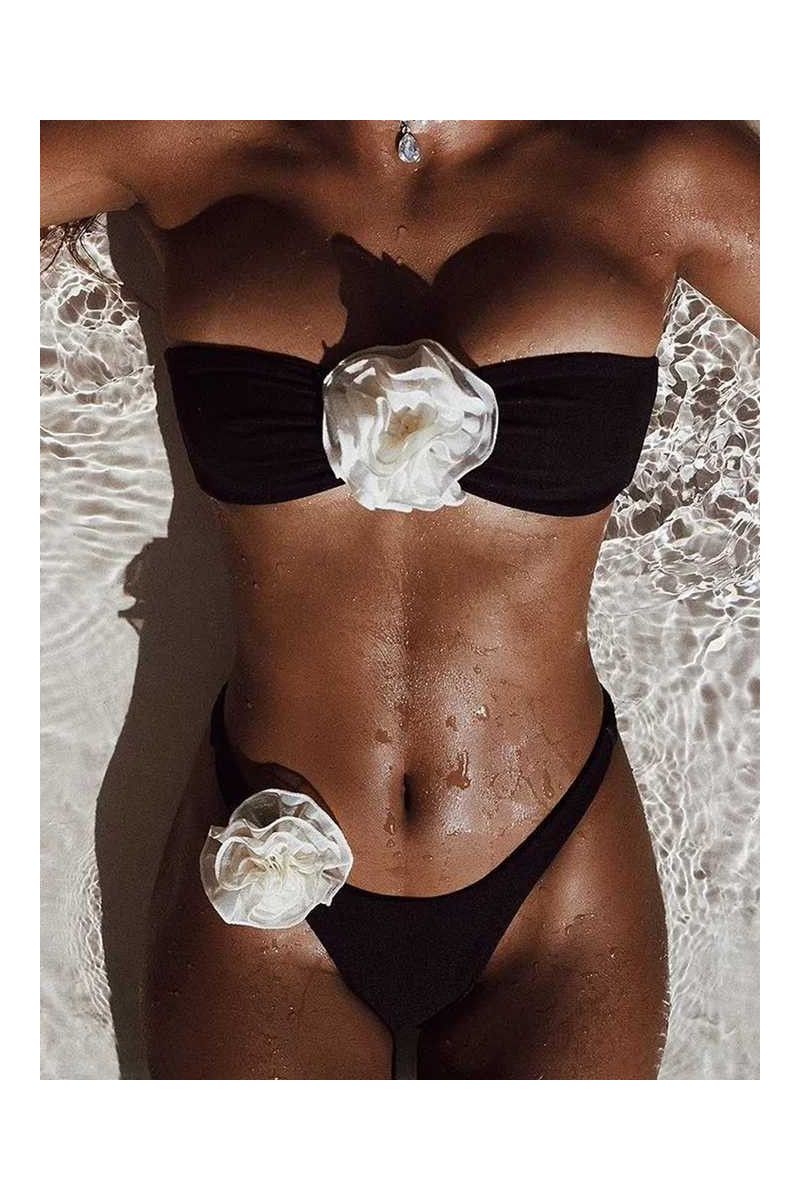 BIKINI Z APLIKACJĄ 3D KWIATY